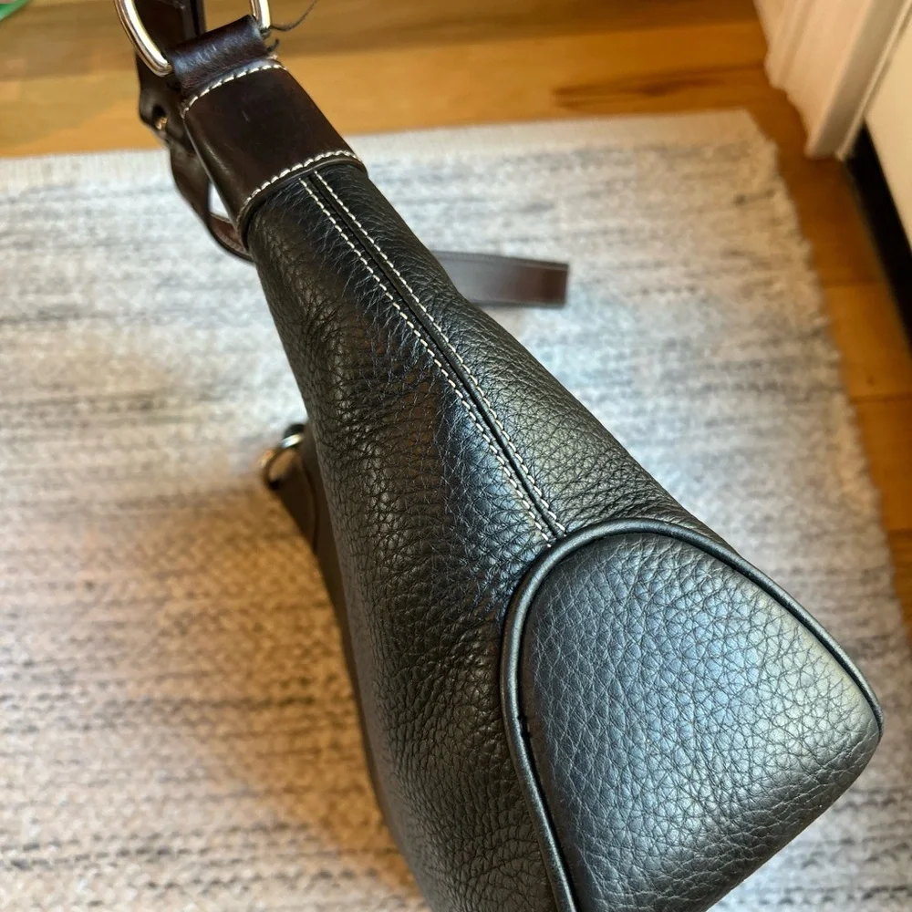 Dooney & Bourke classic dooney